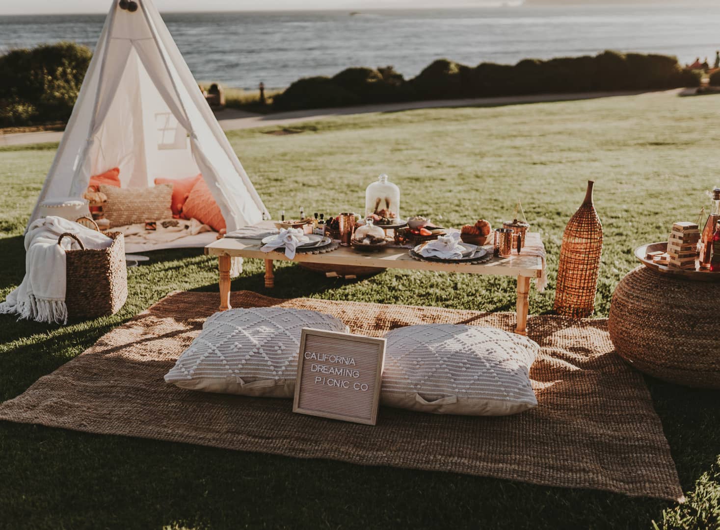 table picnic at the beach